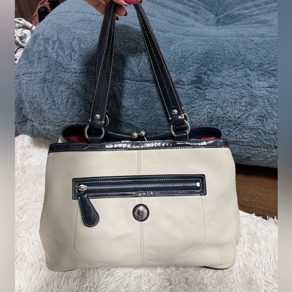 RARE Vintage Coach - Picture 2 of 7